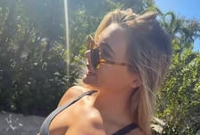 "유니폼 벗으니 더 화끈" 빙상여신 레이르담, 등산복 속 '숨겨둔 복근' 공개... '약혼자' 제이크 폴과 밀착 산행