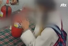 사진관에 오물 테러한 '촉법' 외국인…엄마는 "합의금 깎아줘" 적반하장