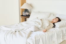 "태아 자세는 자기 보호본능"...자는 모습으로 성격 알 수 있다