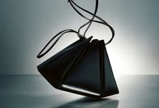 삼성물산 구호, 글로벌 디자이너 톰 딕슨과 협업한 '폴드백' 출시