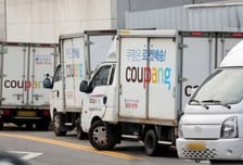 시니어 '탈팡족' 별로 없나...쿠팡, 50대 이상 결제액 네이버 2배