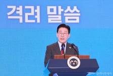 '부상투혼' 선수들에 박수 보낸 李 대통령 "국제대회 쉽게 시청토록 제도 개선"