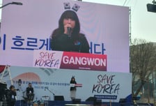 "아이 돌볼 사람 없다"…정유라, 첫 공판서 '불구속' 재판 요구