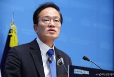 '노인과 청년만을 위한 서울?' 사각 내몰린 4050 보듬은 박주민