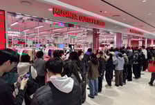 "80% 더 싸다"...롯데몰 첫 '무신사 아울렛'에 10~30대 '대기줄'