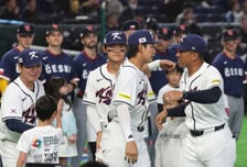 [포토]'우리 잘 할거야!' 존스와 포옹하는 이정후