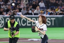 [포토]도쿄돔 시구는 처음 웬디 '체코전 승리 믿고 던집니다!'