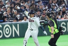 [포토]'1회말 도쿄돔 담장 넘기는 그랜드슬램' 문보경