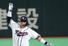 [포토]'2회말 2루타 치고 비행기 탑니다' 박동원