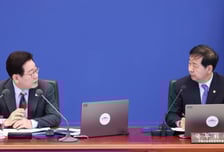 李대통령 "주유소 바가지 제재"… '유류 최고가' 지정 지시