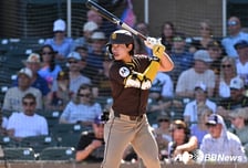 송성문 ML 첫 홈런-첫 타점 '마침내' 터졌다! 131m 대형 솔로포→샌디에이고 한 이닝 12점 대폭발