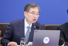 조현, UAE 외교장관과 통화…민항기 재개·전세기 이착륙 지원 요청