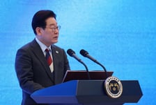 이재명 대통령 지지율 65%...취임 후 최고치와 동률