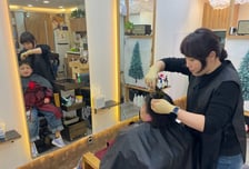 "장애인 손님 거절? 휠체어 타도 환영"...차별 없는 '미용실' 훈훈