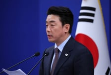 [속보]강훈식 실장 "14개 중동국서 3500여 우리 국민, 항공편 취소로 대기중…전세기 등 투입해 수일 내 해소 전망"