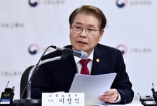 노동부 이정식 전 장관, 삼성물산 사외이사 취업승인…전 차관은 CJ대한통운行