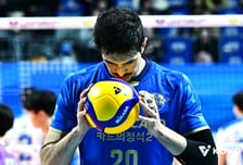 '트럼프발 미국의 공습' 이란人 아라우조의 깊은 한숨, "최근 폭탄 떨어졌는데, 부모님은 괜찮으시다고..." [인천 현장]