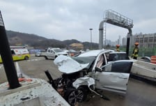 영동고속도로 동수원TG 승용차 사고…1명 사망·4명 부상