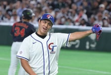 [포토]'일본전  1회초 무실점 환호'' 대만 정하오춘