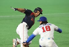 [포토]'2회초 3루타' 요시다