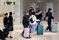 이란 전쟁으로 발 묶인 두바이 관광객 372명…인천공항 도착