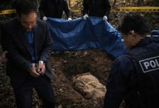 '수억 빚' 독촉하던 지인 목 졸라 죽이고 야산에 암매장…60대 체포