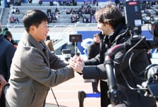 [포토] 이정효 감독, 제라드 감독 손 꼭 잡고