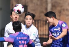 [포토] 최범경 '헤더로 송곳 패스'