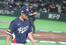 [포토] 3점 내준 7회말 구원실패, 고개떨군 김영규