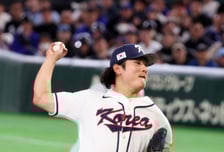 [한번에쓱] '꽉 채워 빈틈없이 던진다!' 류현진 이어 3회부터 곽빈