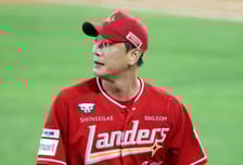 "어깨로 너무 고생했다"던 김광현 '결국' 日서 2주 재활→수술 여부는 이후 결정