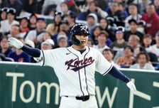 [포토] 5회말 찬스 잇는 안타, 문보경