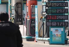 휘발유 리터당 2000원 근접…29년만에 '가격 상한제' 만능 키 될까