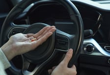 포르쉐 이어 또…'가다서다' 벤틀리, 그 안에 수상한 '약물'이