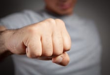 친구 어머니 밀치고 발로 찬 중학생…"부모가 2300만원 배상해야"