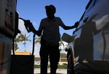 국제유가 배럴당 100달러 돌파...4년만에 다시 '오일쇼크'