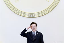 李대통령 지지율 소폭 올라 58.2%...민주 48.1% vs 국힘 32.4%