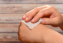 "어, 피나네" 물티슈로 '슥슥'...62명 감염·6명 사망[1분 생활백서]