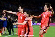 '아시안컵 8강' 여자축구, 올림픽 최종예선 출전권 확보... 신상우 감독 "첫 번째 목표 이뤄 기쁘다"