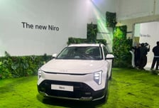 '가성비 끝판왕' 기아 신형 니로 공개…"동급 최고 연비·안전성 확보"