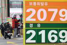 유가 100달러 돌파에 '스킴플레이션' 우려...대통령 지시에 기업들 총력 대응