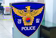 "살려달라" 집엔 흉기 찔린 남녀...도주하던 30대, 다리서 투신 사망