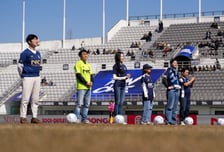 서울 이랜드 '12번째 선수' 팬 초청 특별 시축... 홈 개막전 의미 더했다