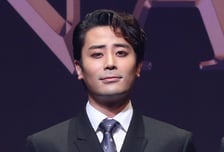 '강제추행 논란' 한지상, 성균관대 강사 임용 취소…"학생 반발"