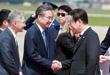 李대통령, 중동 전세기 투입에 "외교부, 잘하고 있다…안전하게"