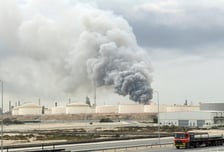 이란 공습에 바레인 정유시설 화재...'불가항력' 선언