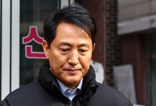 국민의힘 의총 지켜본 오세훈 "의미있는 변화 시작"