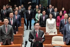 "尹 정치적 복귀 명백히 반대"…  국힘 의원 전원 결의문 채택