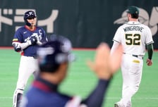 [포토]기도로 감사 '3회초 1타점 2루타' 이정후