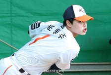 한화 문동주 '8강 기적' 韓 대표팀 교체 합류 가능한가 → 미국 간다면 그야말로 '천군만마' 에이스 1명 더 생긴다! [WBC]